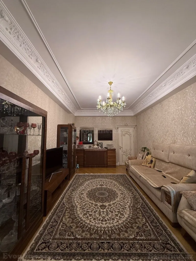 2 otaqlı Mənzil 65 m² İnşaatçılar m. Satılır