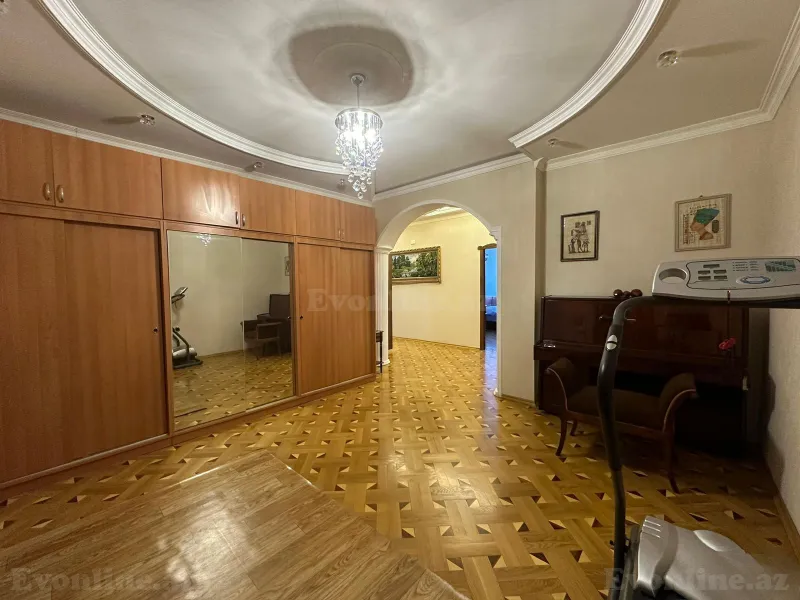 Satılır 3 otaqlı Mənzil Yeni tikili 140 m² İnşaatçılar m. - şəkil 2
