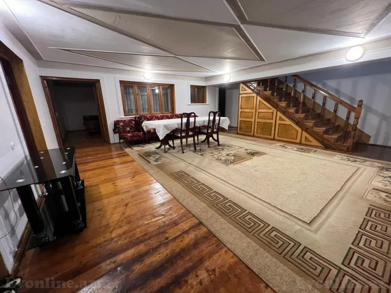 Kirayə verilir 8 otaqlı Həyət evi 240 m² Şəmkir