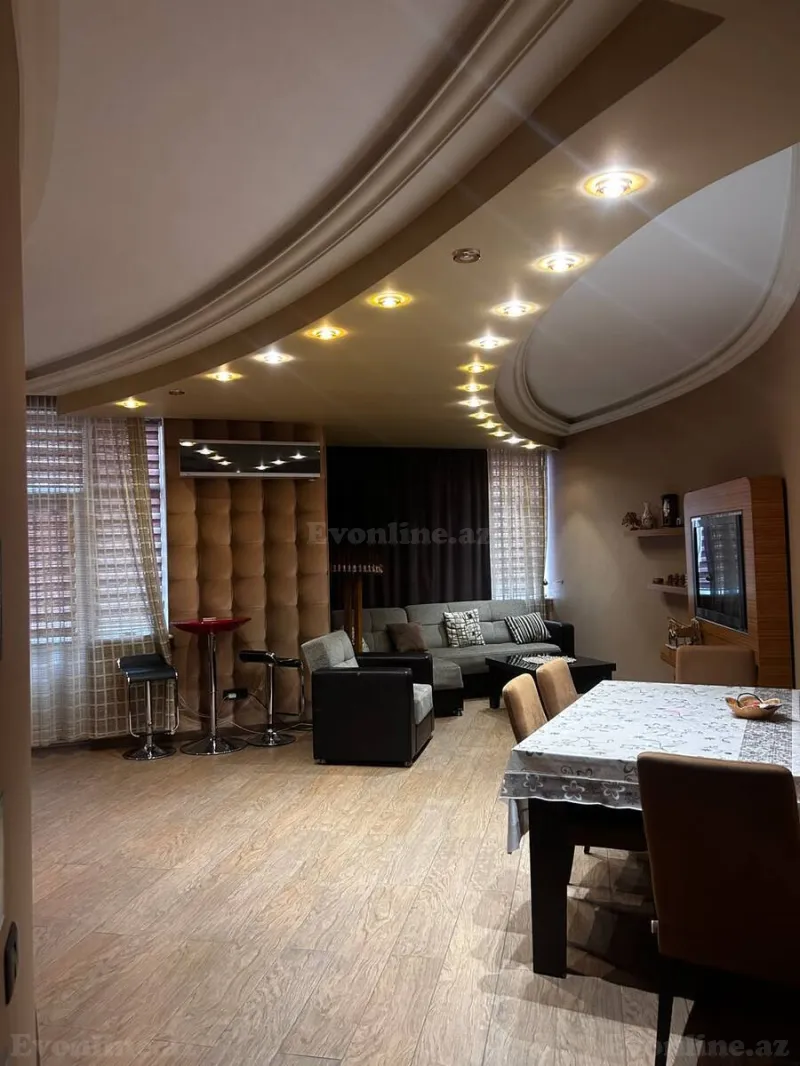 4 otaqlı Mənzil 200 m² Xətai r. Kirayə verilir