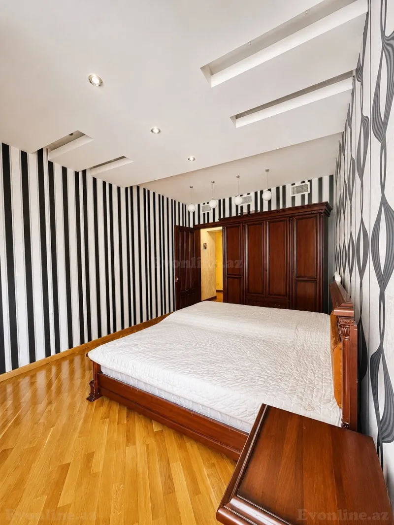 Satılır 7 otaqlı Mənzil Yeni tikili 350 m² Gənclik m. - şəkil 11
