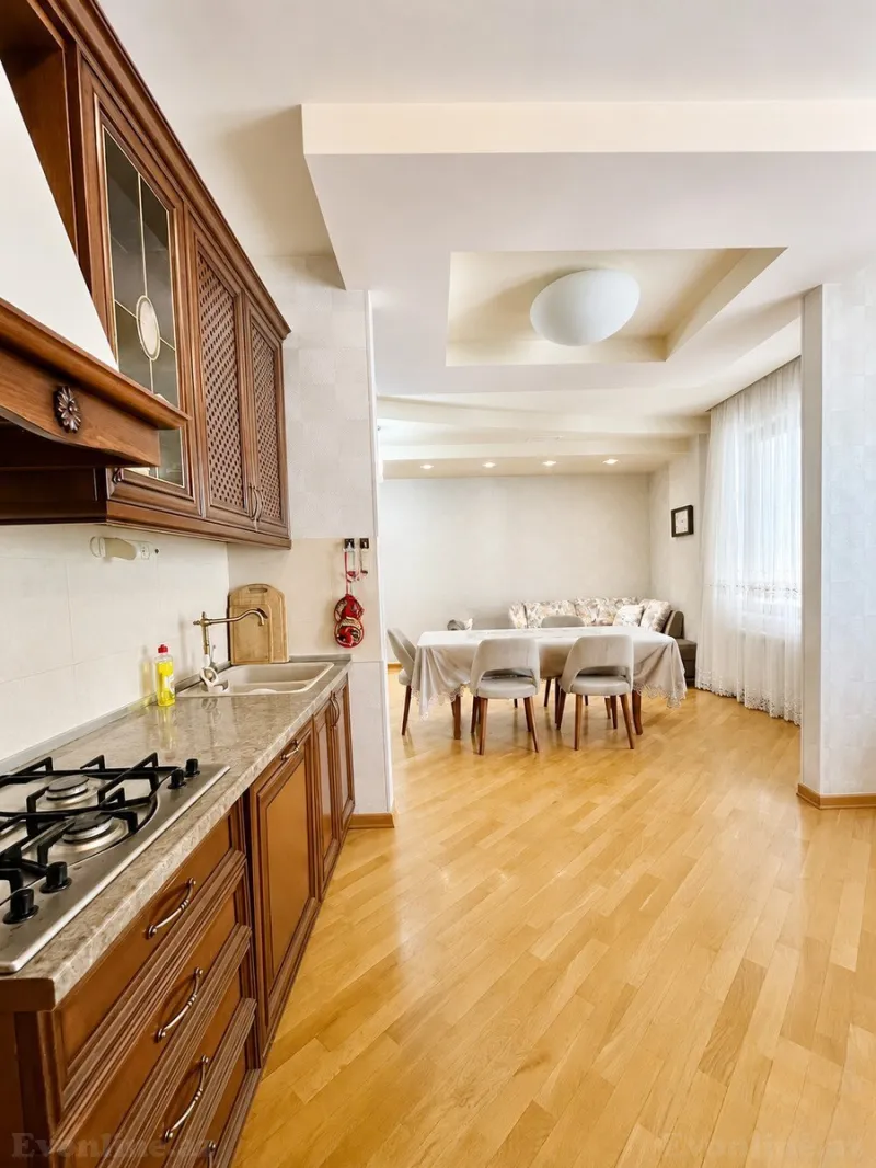 Satılır 7 otaqlı Mənzil Yeni tikili 350 m² Gənclik m. - şəkil 17