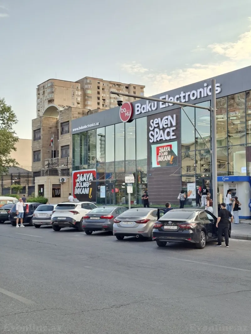 2 otaqlı Mənzil 62 m² İnşaatçılar m. Satılır