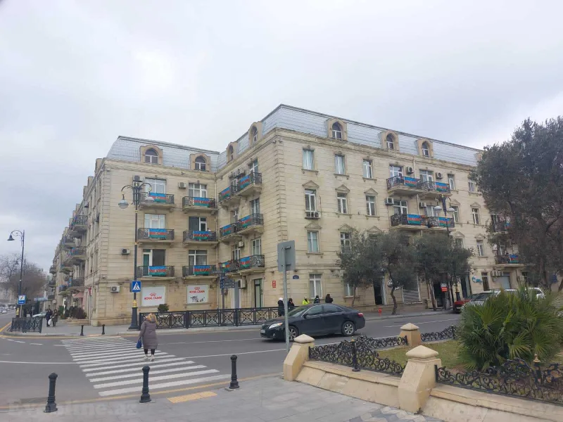 3 otaqlı Mənzil 90 m² Xətai r. Satılır