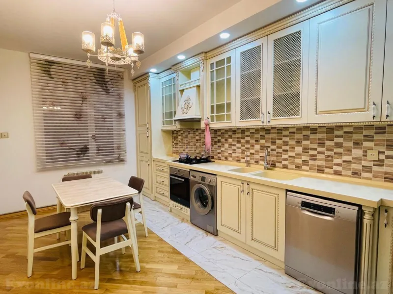 4 otaqlı Mənzil 150 m² Elmlər Akademiyası m. Kirayə verilir