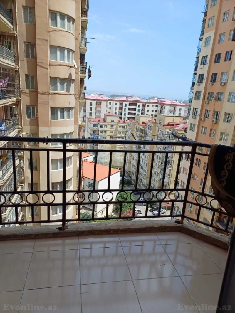 3 otaqlı Mənzil 73 m² İnşaatçılar m. Satılır