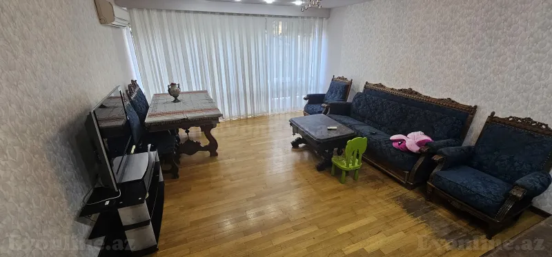 Satılır 4 otaqlı Mənzil Köhnə tikili 85 m² Elmlər Akademiyası m.