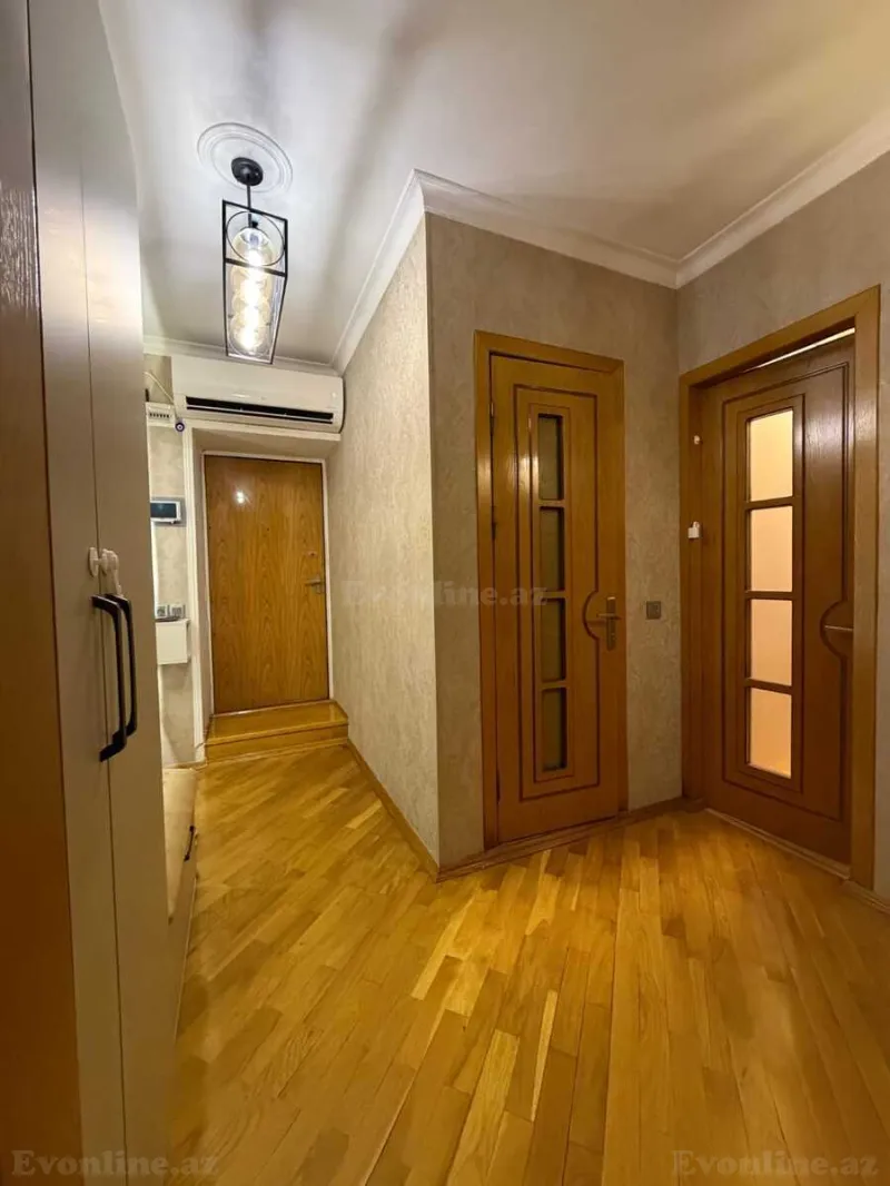 3 otaqlı Mənzil 75 m² Neftçilər m. Satılır