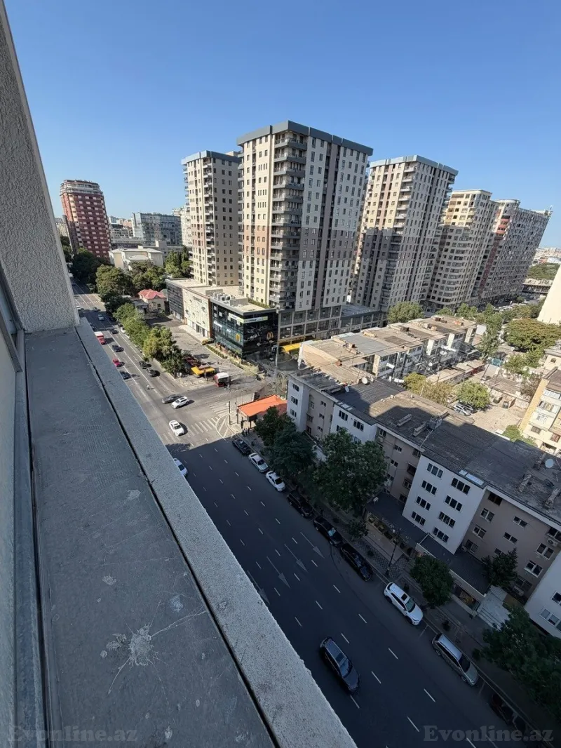 Bakı, Nəsimi r.da 4 otaqlı mənzil satılır