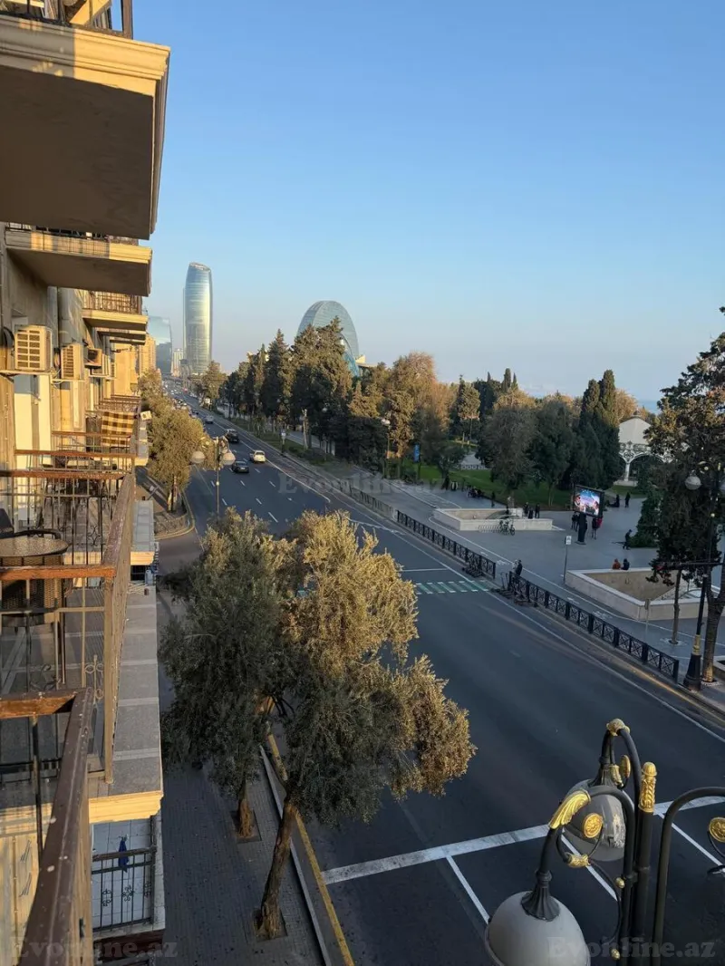 Kirayə verilir 4 otaqlı Mənzil Köhnə tikili 185 m² Sahil m. - şəkil 2