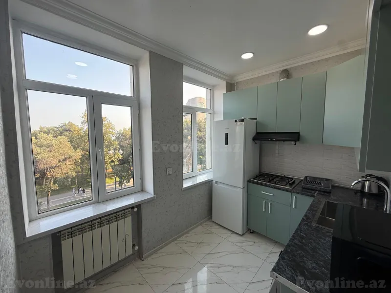 Kirayə verilir 4 otaqlı Mənzil Köhnə tikili 185 m² Sahil m. - şəkil 6