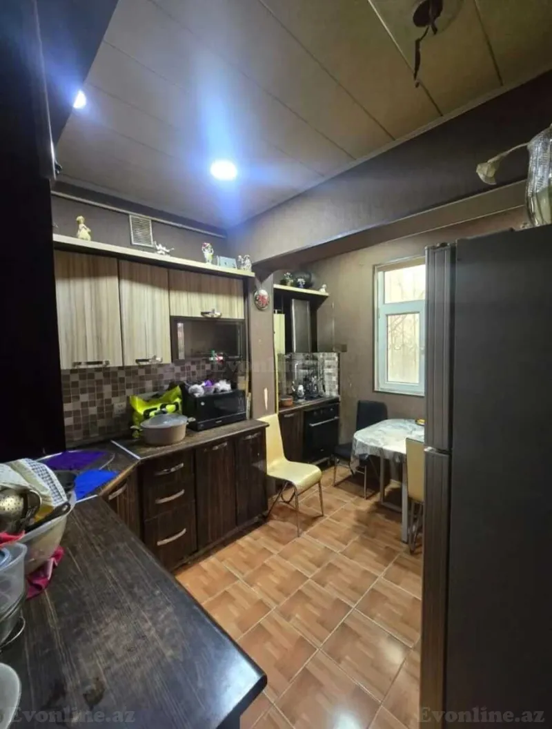 Bakı, Xətai r., Əhmədli m.da 4 otaqlı mənzil satılır