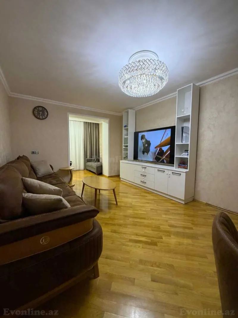 Satılır 3 otaqlı Mənzil Köhnə tikili 70 m² Neftçilər m. - şəkil 2
