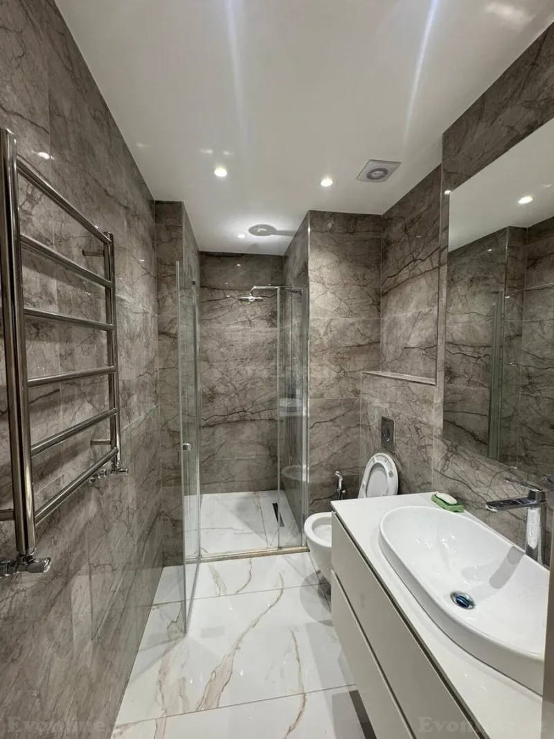 Kirayə verilir 2 otaqlı Mənzil Yeni tikili 75 m² Bakmil m. - şəkil 15