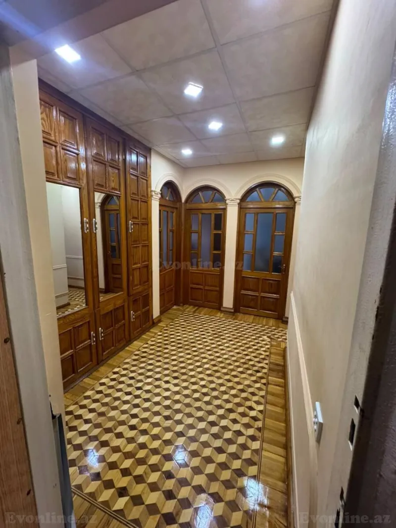 3 otaqlı Mənzil 100 m² 8-ci mikrorayon Satılır