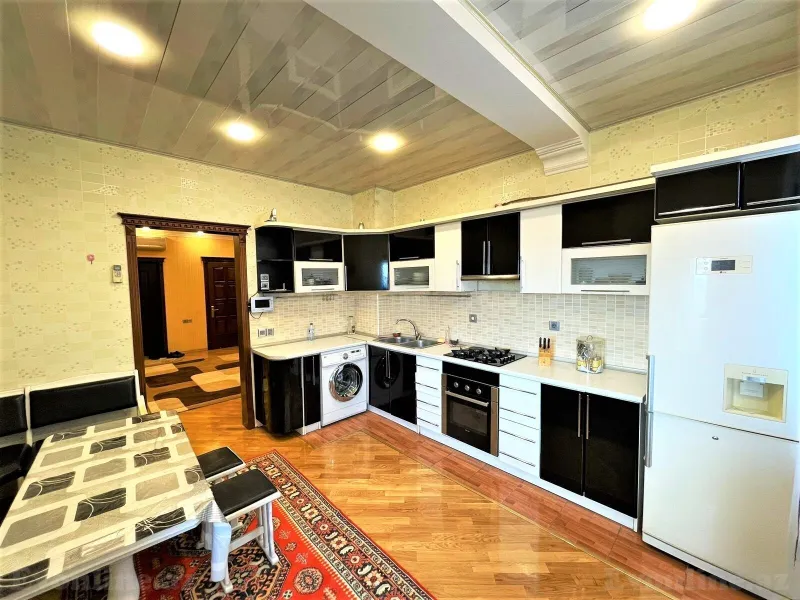 Kirayə verilir 3 otaqlı Mənzil Yeni tikili 130 m² Nərimanov r. - şəkil 10