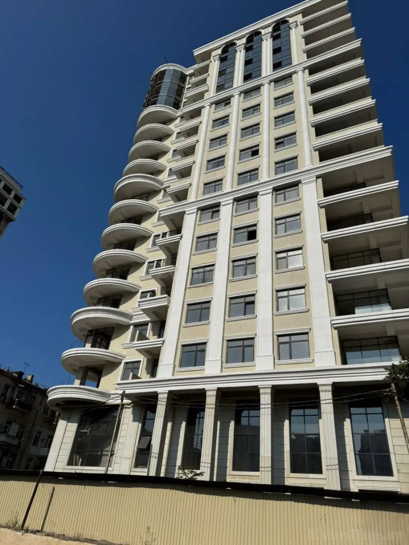 Satılır 4 otaqlı Mənzil Yeni tikili 190 m² 28 May m. - şəkil 2