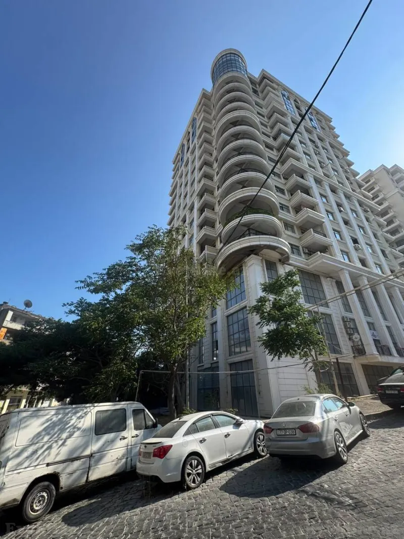 Satılır 4 otaqlı Mənzil Yeni tikili 190 m² 28 May m. - şəkil 3