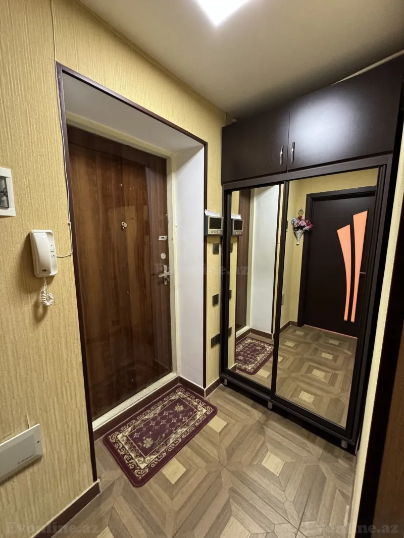 Kirayə verilir 3 otaqlı Mənzil Köhnə tikili 80 m² Elmlər Akademiyası m.