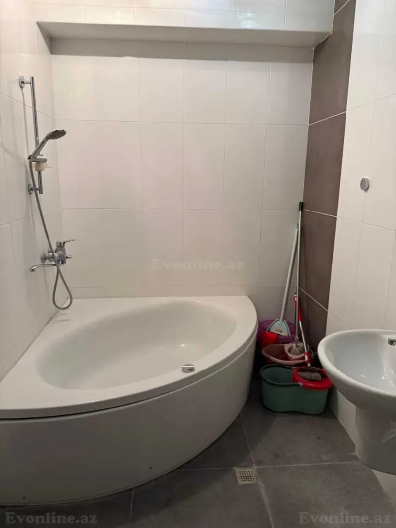 Kirayə verilir 3 otaqlı Mənzil Yeni tikili 87 m² İnşaatçılar m. - şəkil 6