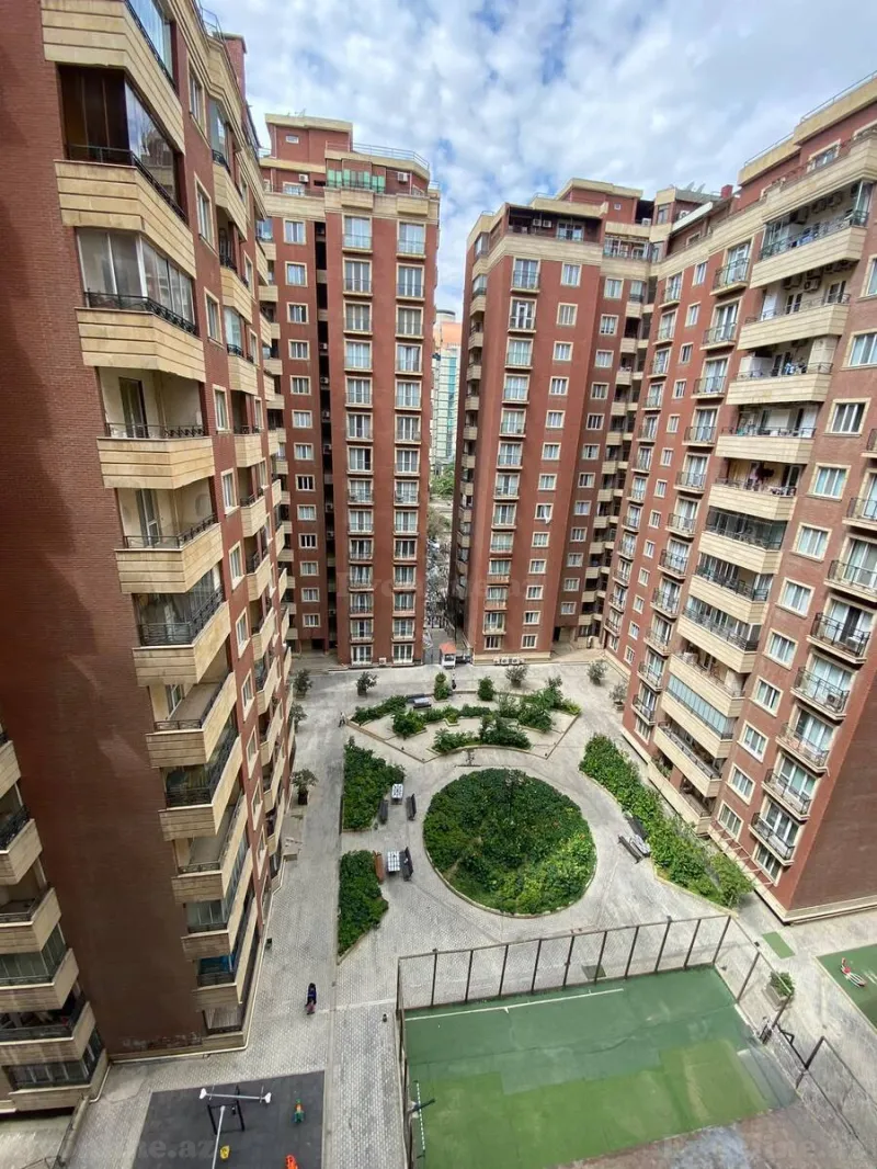 4 otaqlı Mənzil 200 m² 28 May m. Satılır