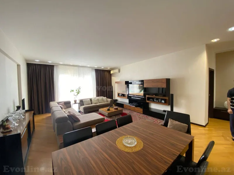 Satılır 4 otaqlı Mənzil Yeni tikili 200 m² 28 May m. - şəkil 2