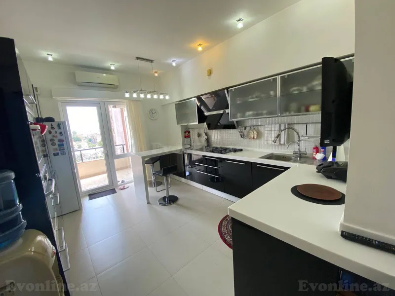 Satılır 4 otaqlı Mənzil Yeni tikili 200 m² 28 May m. - şəkil 21