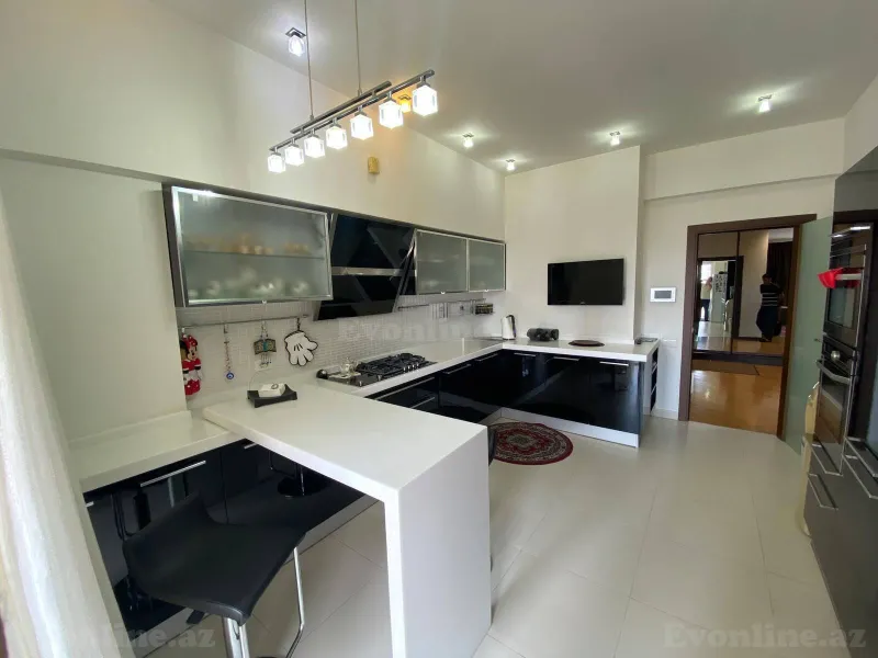 Satılır 4 otaqlı Mənzil Yeni tikili 200 m² 28 May m. - şəkil 23