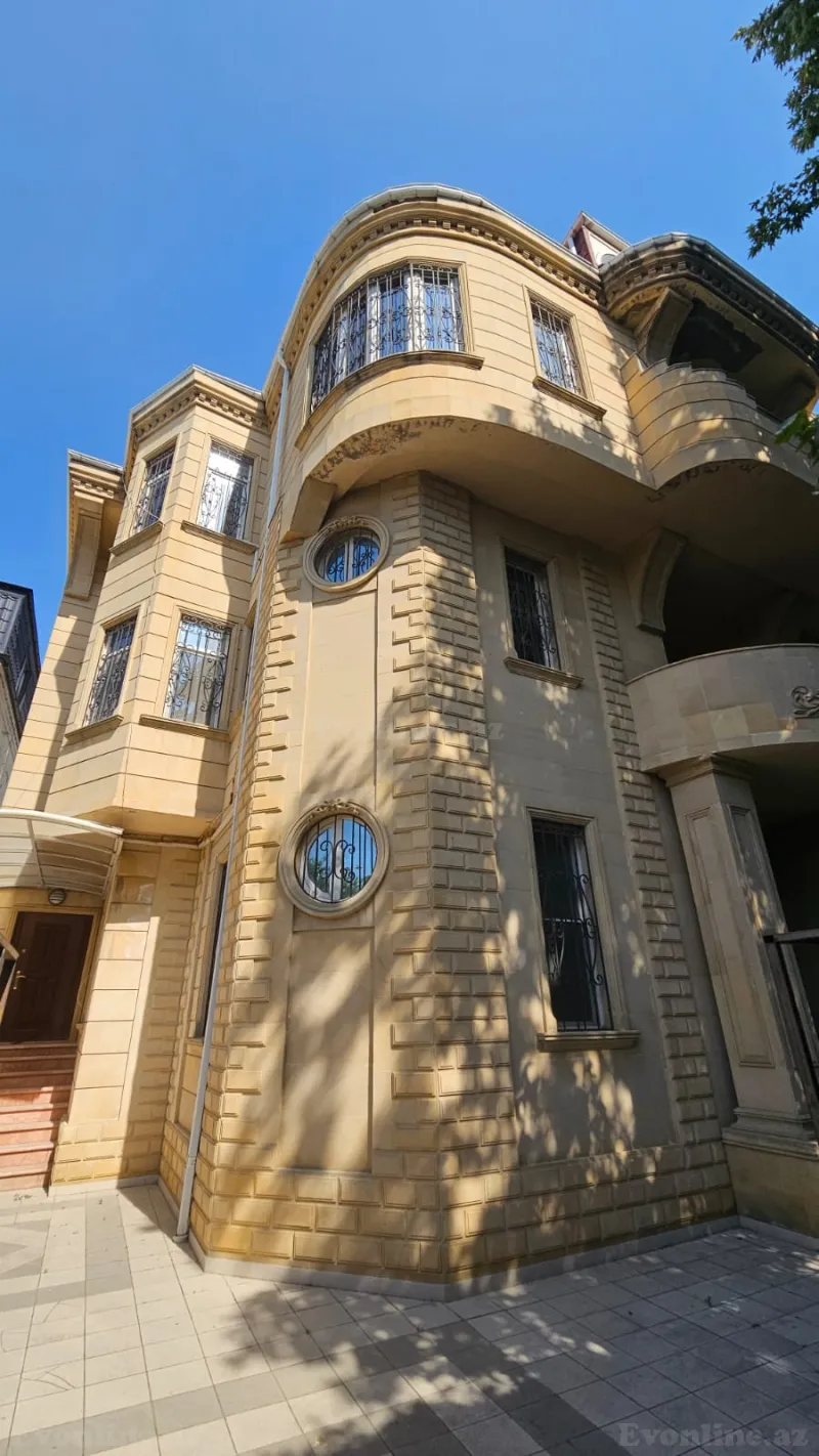 10 otaqlı Həyət evi 5.8 m² Atatürk pr. Kirayə verilir