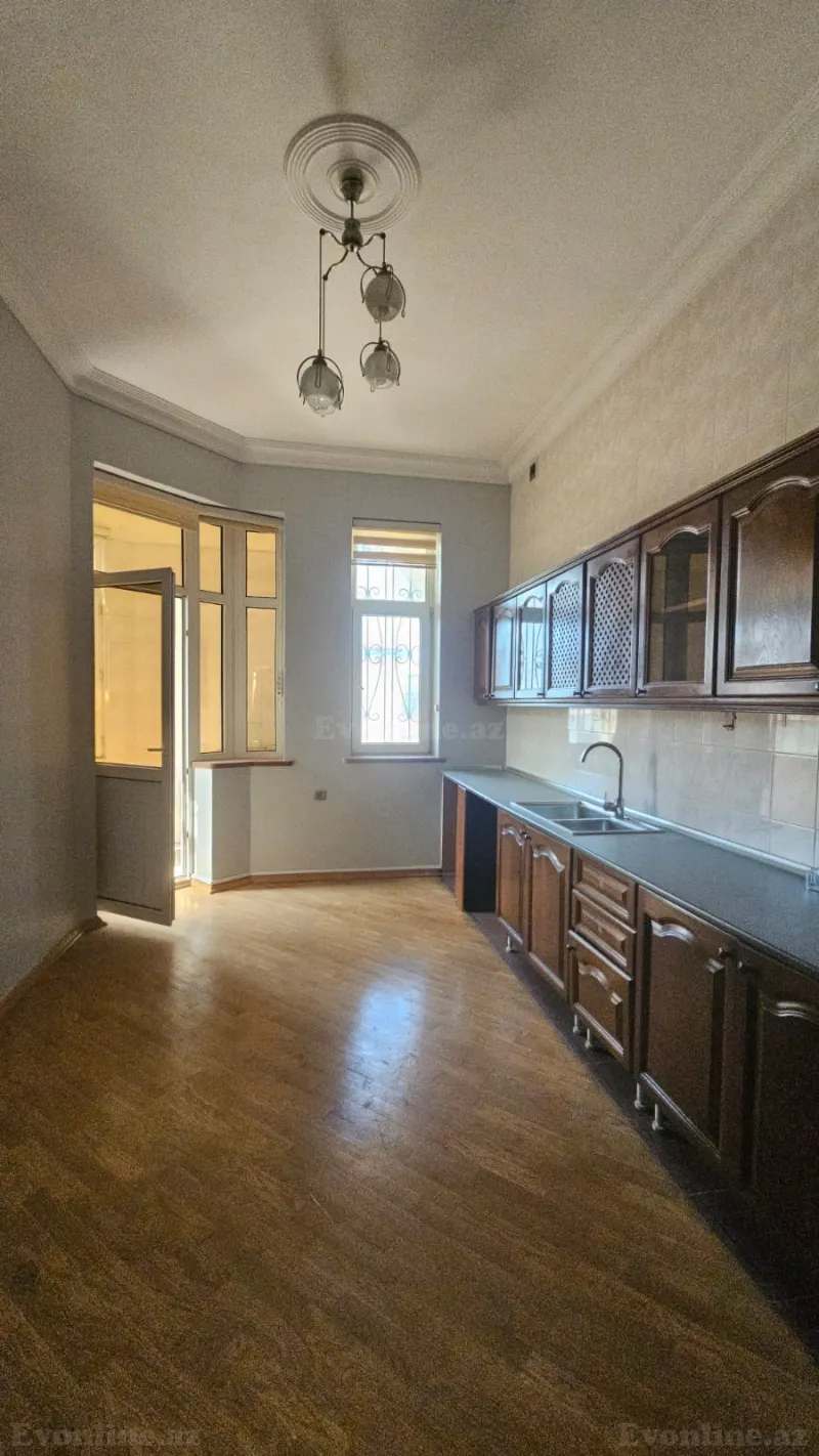 Kirayə verilir 10 otaqlı Həyət evi 5.8 m² Atatürk pr. - şəkil 8
