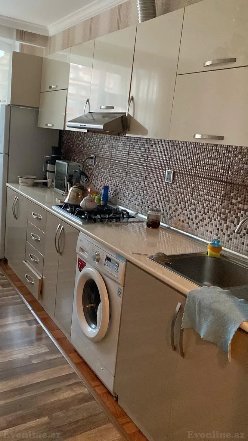 Bakı, Binəqədi r., Nəsimi m., 9-cu mikrorayonda 3 otaqlı mənzil kirayə verilir
