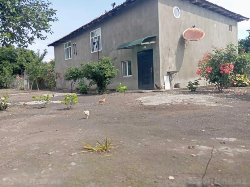 4 otaqlı Həyət evi 200 m² Oğuz Satılır