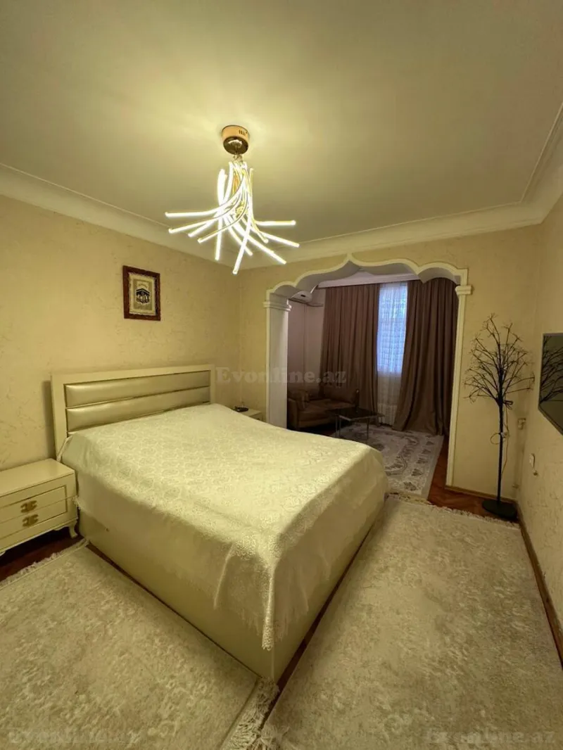 Satılır 3 otaqlı Mənzil Köhnə tikili 70 m² Gənclik m. - şəkil 2