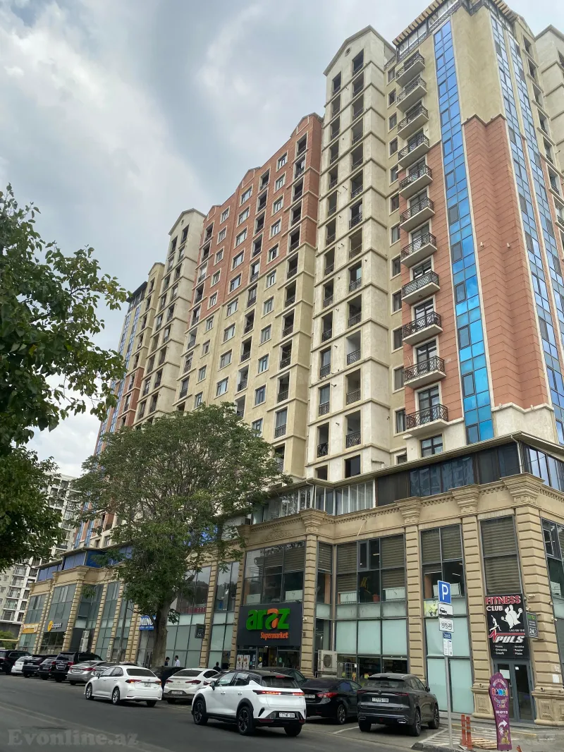 3 otaqlı Mənzil 112 m² H.Əliyev pr. Satılır