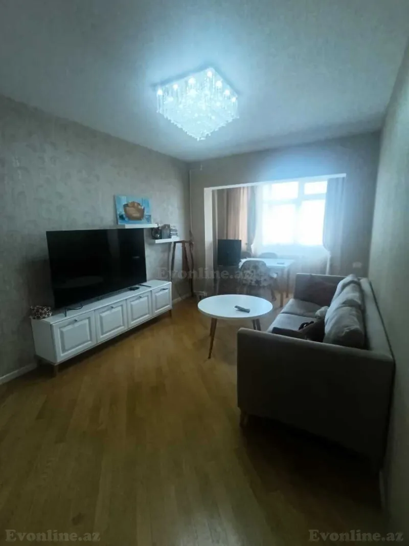 3 otaqlı Mənzil 85 m² 8-ci mikrorayon Satılır