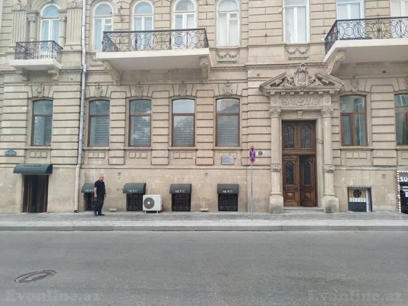 4 otaqlı Ofis 150 m² Səbail r. Kirayə verilir