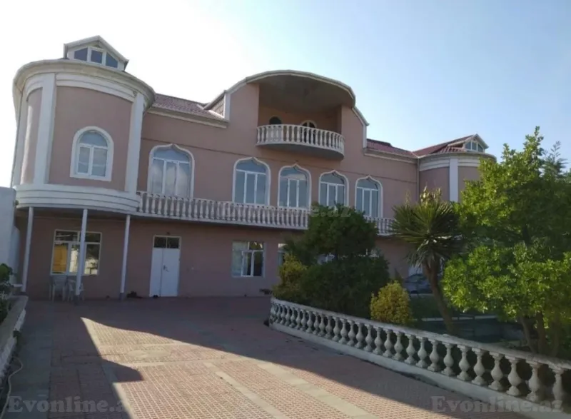 14 otaqlı Həyət evi 630 m² Novxanı Satılır