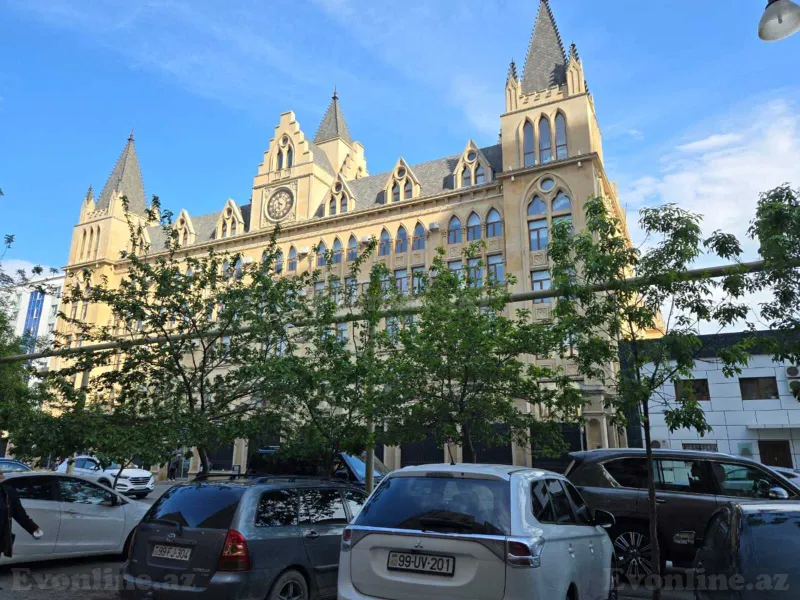 4 otaqlı Mənzil 100 m² Səbail r. Kirayə verilir