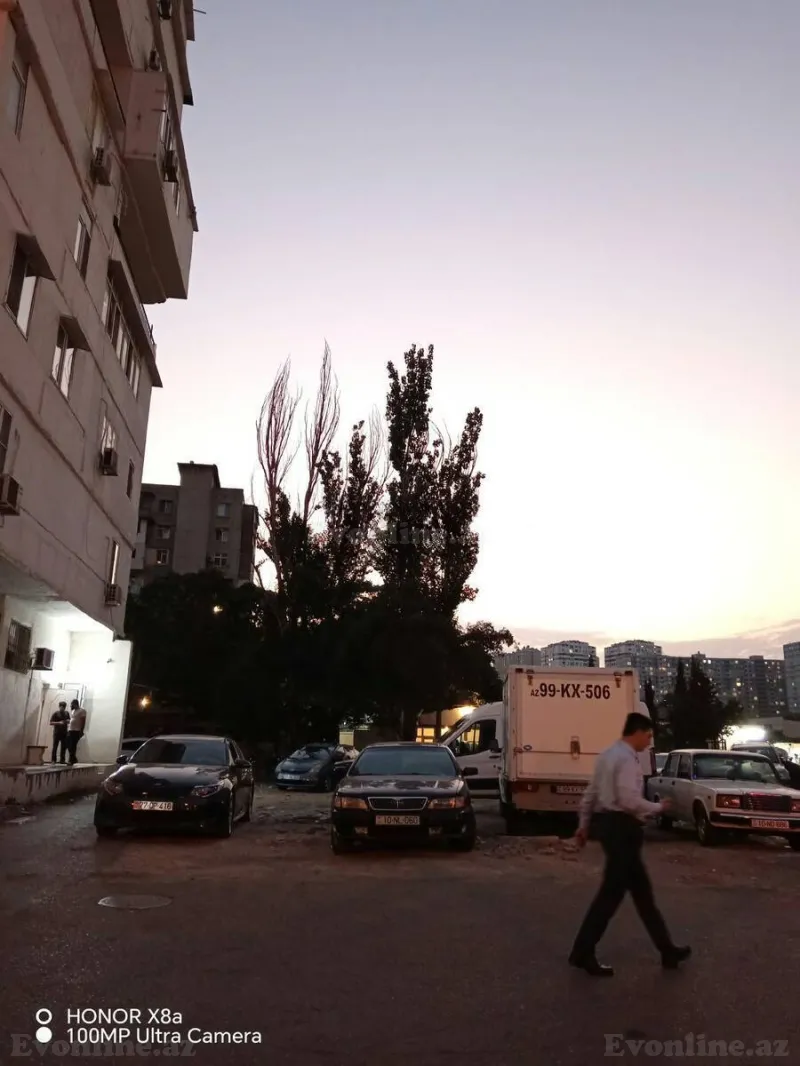 Satılır 2 otaqlı Mənzil Köhnə tikili 60 m² Yasamal r. - şəkil 2
