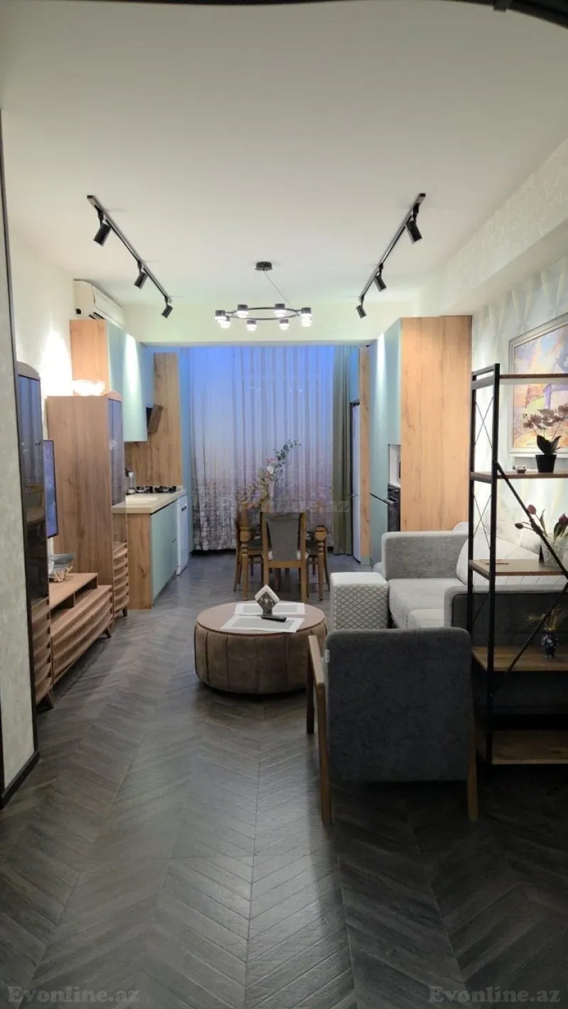 3 otaqlı Mənzil 100 m² İnşaatçılar m. Satılır