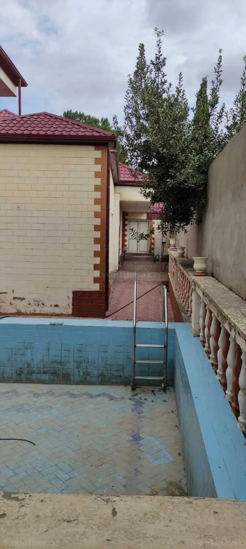 6 otaqlı Həyət evi 100 m² Əmircan Satılır