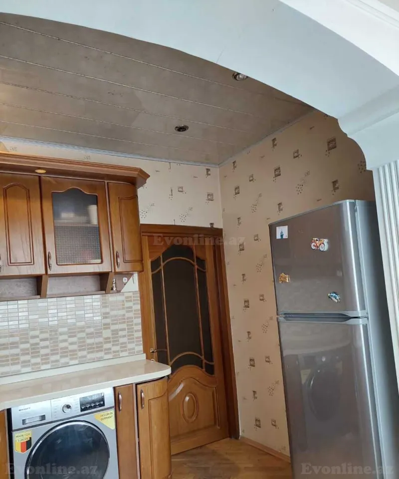 Kirayə verilir 4 otaqlı Mənzil Köhnə tikili 1065 m² Nərimanov r.