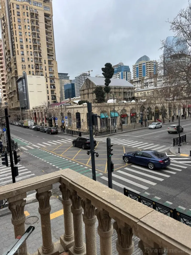 3 otaqlı Mənzil 100 m² 28 May m. Kirayə verilir