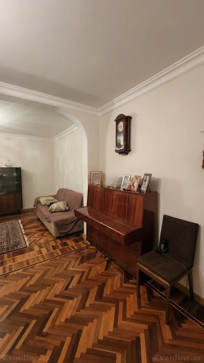 Satılır 4 otaqlı Mənzil Köhnə tikili 100 m² Binəqədi r. - şəkil 8