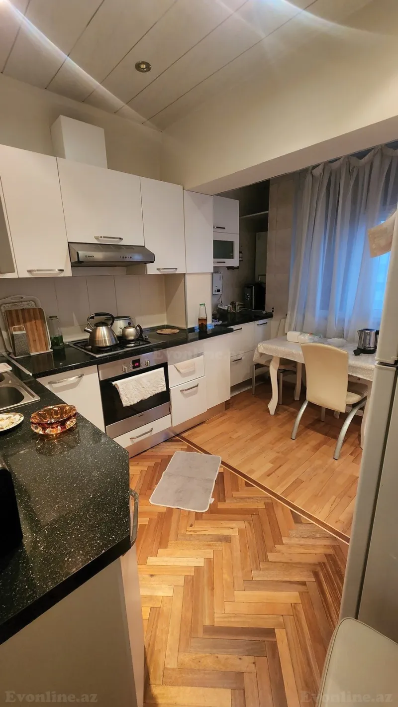 Satılır 4 otaqlı Mənzil Köhnə tikili 100 m² Binəqədi r. - şəkil 13