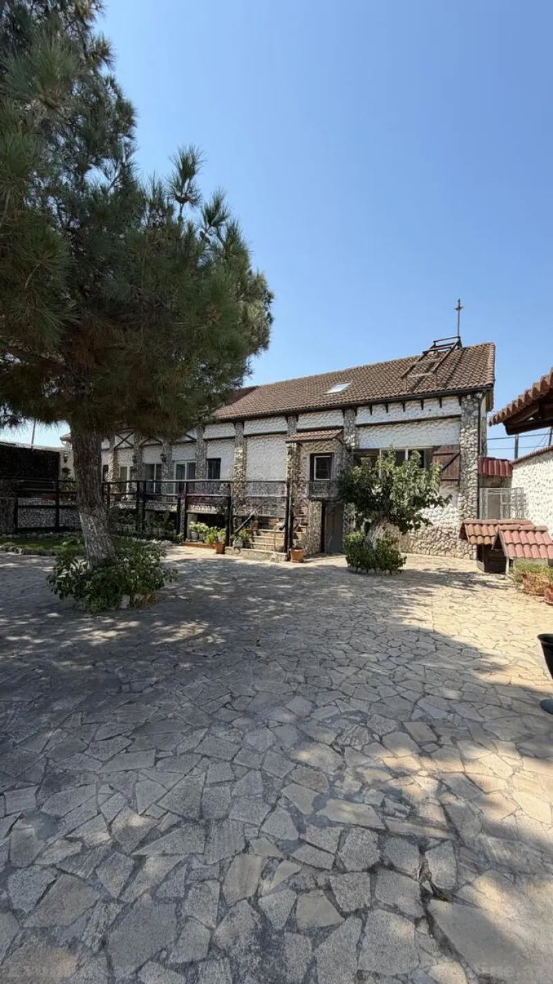 7 otaqlı Həyət evi 200 m² Şüvəlan Satılır