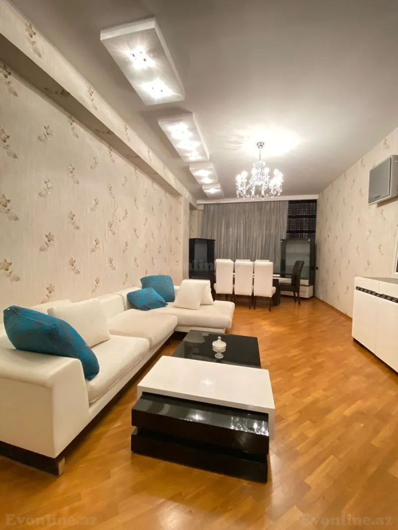 3 otaqlı Mənzil 140 m² İnşaatçılar m. Kirayə verilir