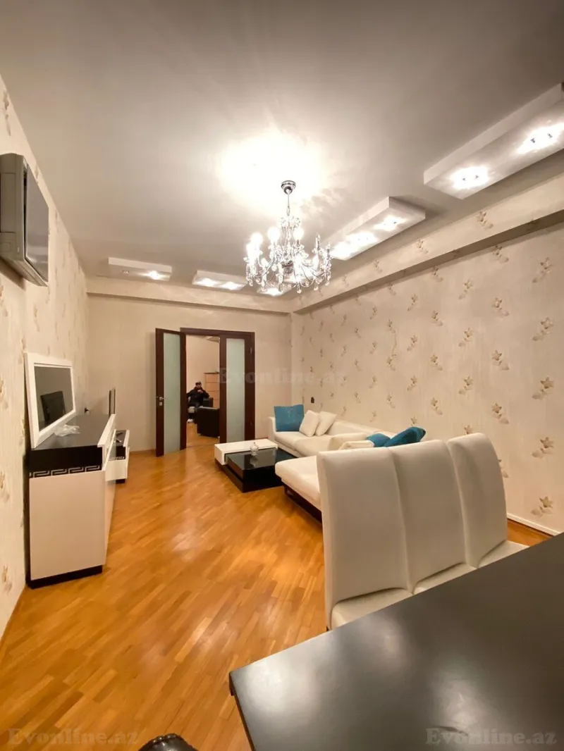 Kirayə verilir 3 otaqlı Mənzil Yeni tikili 140 m² İnşaatçılar m. - şəkil 2