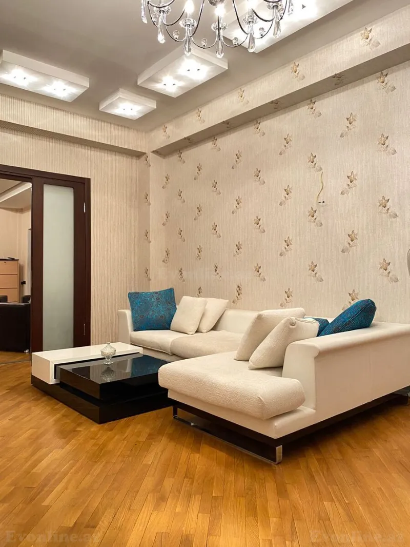 Kirayə verilir 3 otaqlı Mənzil Yeni tikili 140 m² İnşaatçılar m. - şəkil 3