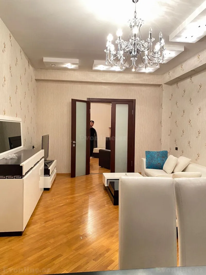 Kirayə verilir 3 otaqlı Mənzil Yeni tikili 140 m² İnşaatçılar m. - şəkil 11